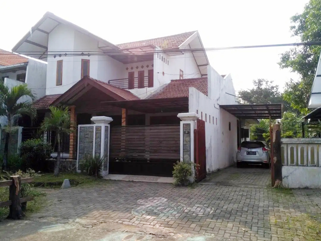Dijual Cepat Rumah Semi Villa di Pandaan Pasuruan, Tanah Luas, Halaman Luas, Ada Kolam Renang, View Gunung
